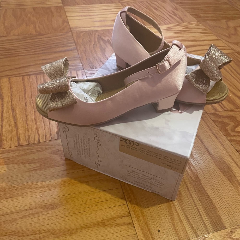Girls shoes